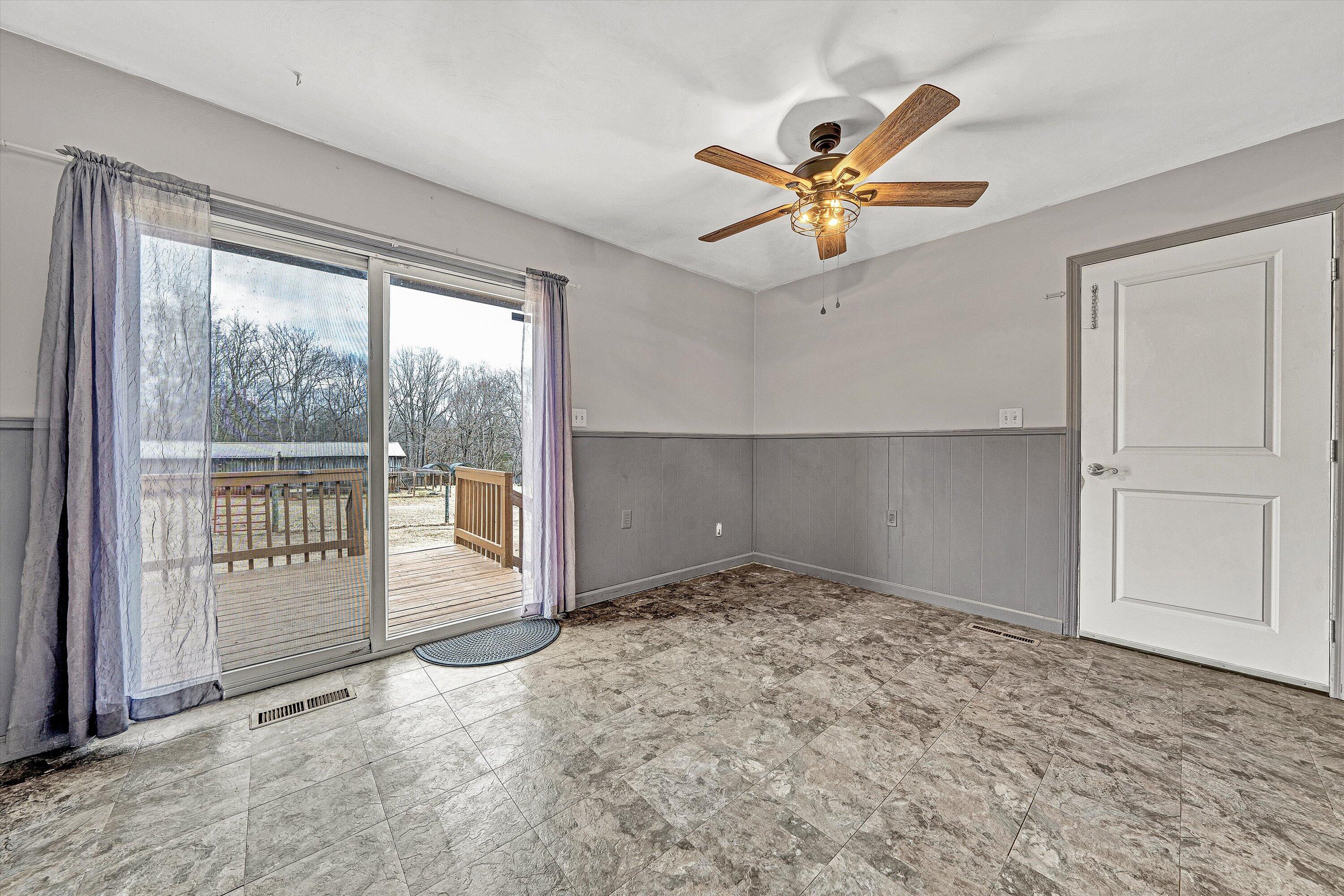 955 Kingston Road Wirtz, VA 24184 - Photo 10 of 60 Dining area