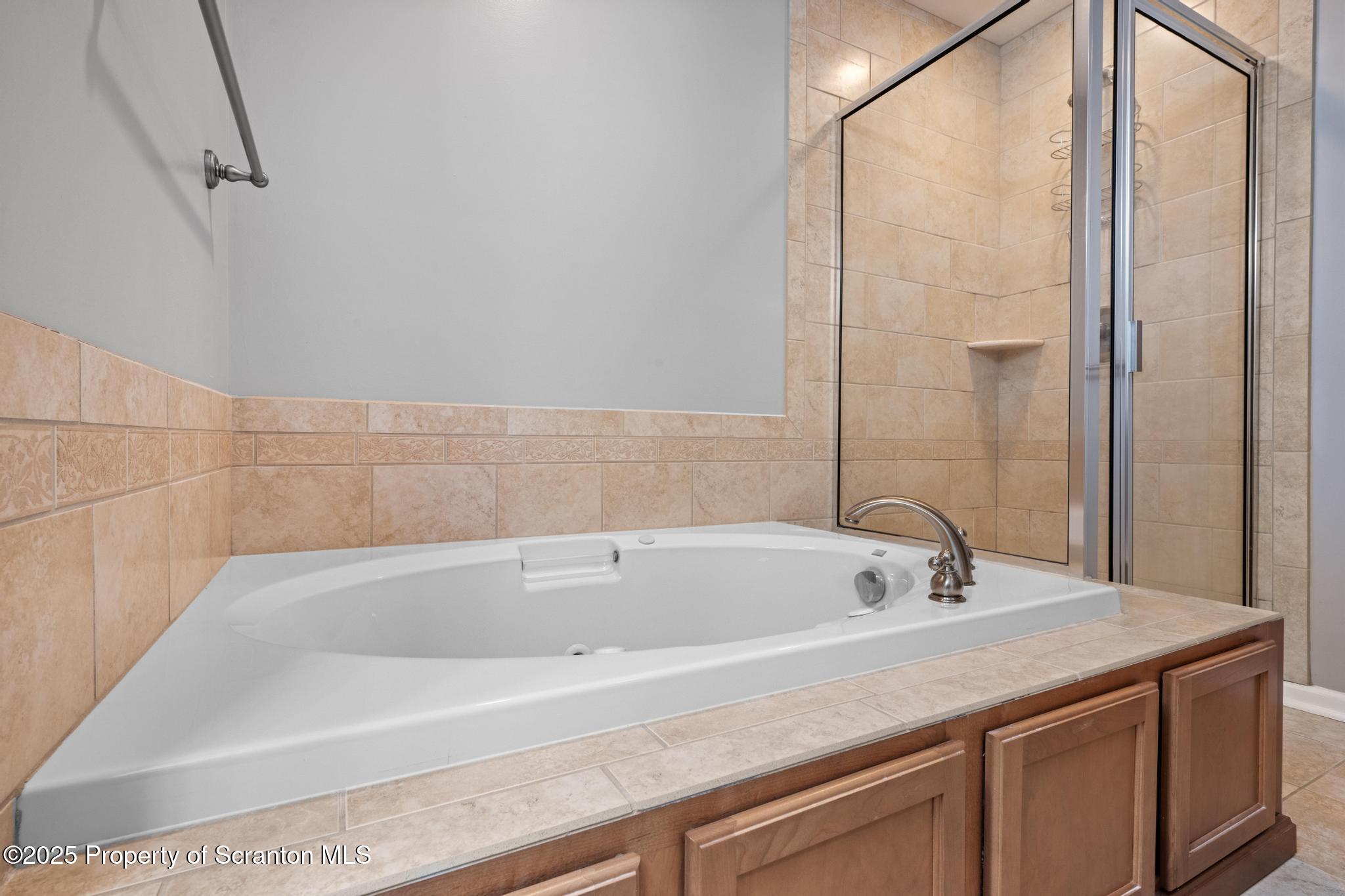 2103 Robinson Cl Moosic, PA 18507 - Photo 24 of 40 Primary ensuite View 3