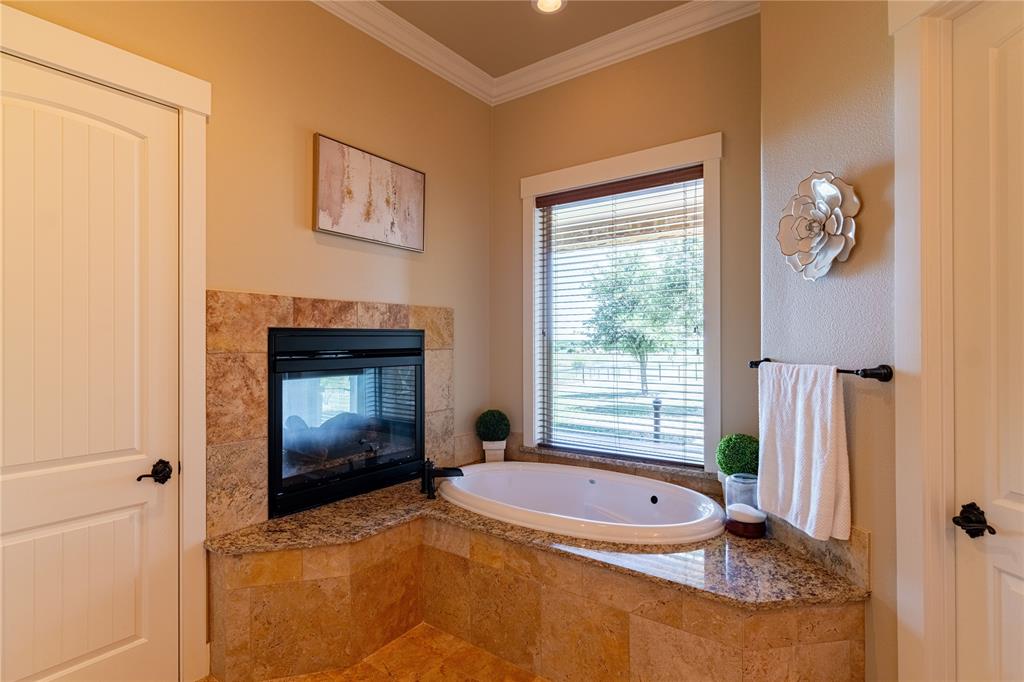 1180 McReynolds Road Sanger, TX 76266 - Photo 34 of 36 a bathroom with a tub sink and mirror