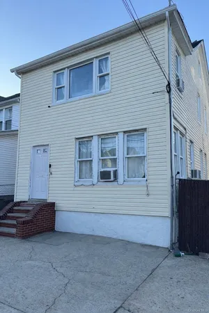 a view of house and yard