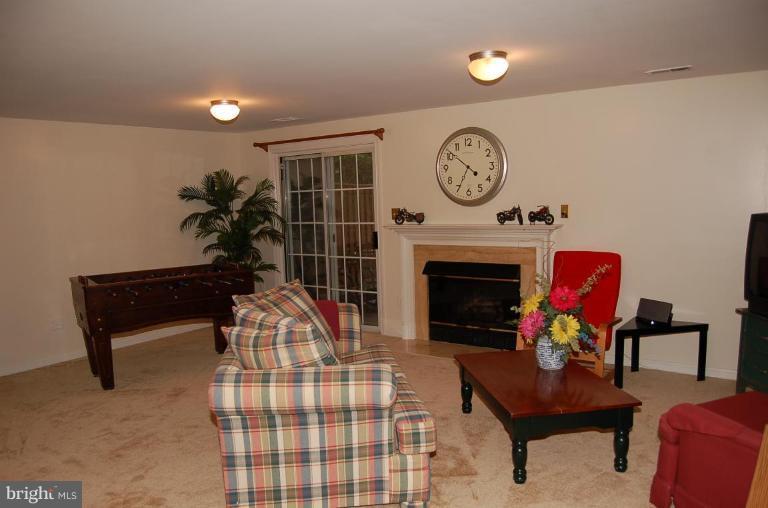 6375 English Ivy Way Springfield, VA 22152 - Photo 12 of 17 Family Room