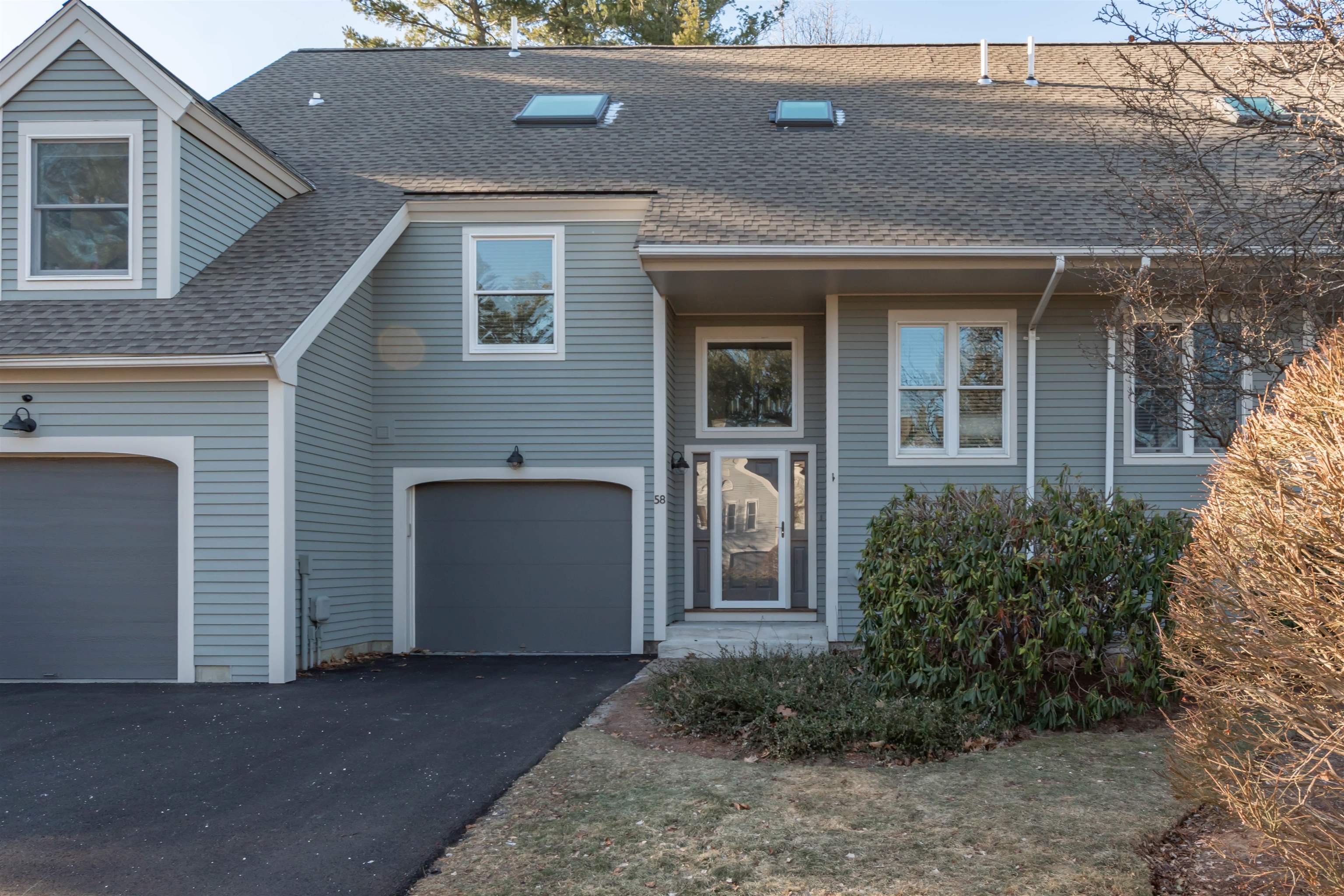 58 Hawthorne Village Road Nashua, NH 03062 - Photo 1 of 40