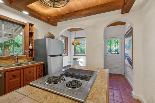 $7,500 | 1305 Alhambra Circle, Coral Gables, FL 33134
