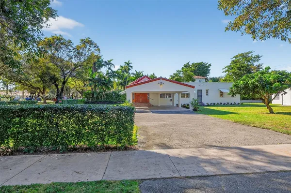 $7,500 | 1305 Alhambra Circle, Coral Gables, FL 33134