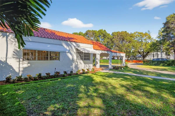 $7,500 | 1305 Alhambra Circle, Coral Gables, FL 33134