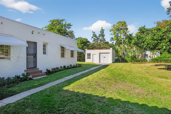 $7,500 | 1305 Alhambra Circle, Coral Gables, FL 33134