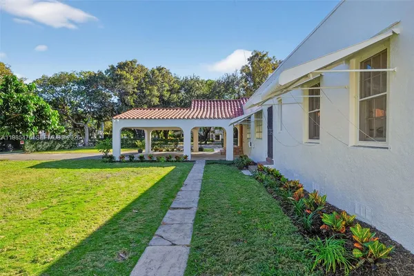 $7,500 | 1305 Alhambra Circle, Coral Gables, FL 33134