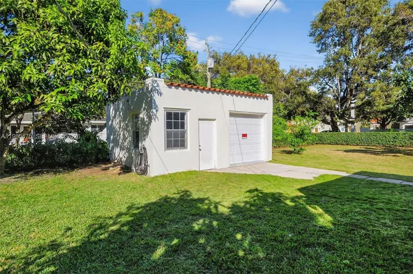 $7,500 | 1305 Alhambra Circle, Coral Gables, FL 33134