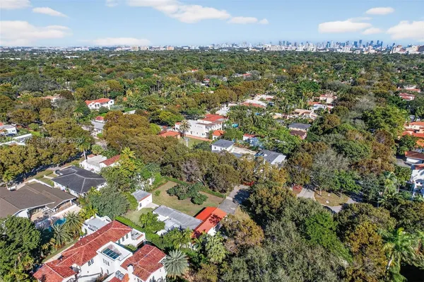 $7,500 | 1305 Alhambra Circle, Coral Gables, FL 33134