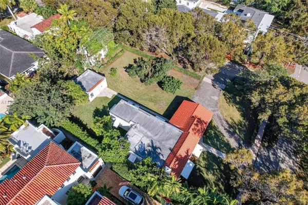 $7,500 | 1305 Alhambra Circle, Coral Gables, FL 33134