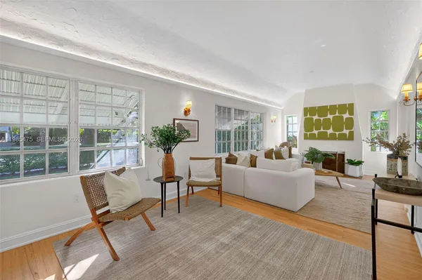 $7,500 | 1305 Alhambra Circle, Coral Gables, FL 33134