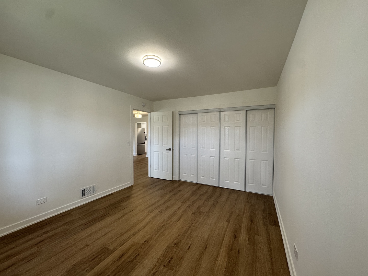 633 Dulles Road, Unit B Des Plaines, IL 60016 - Photo 12 of 16 Gallery Image 12