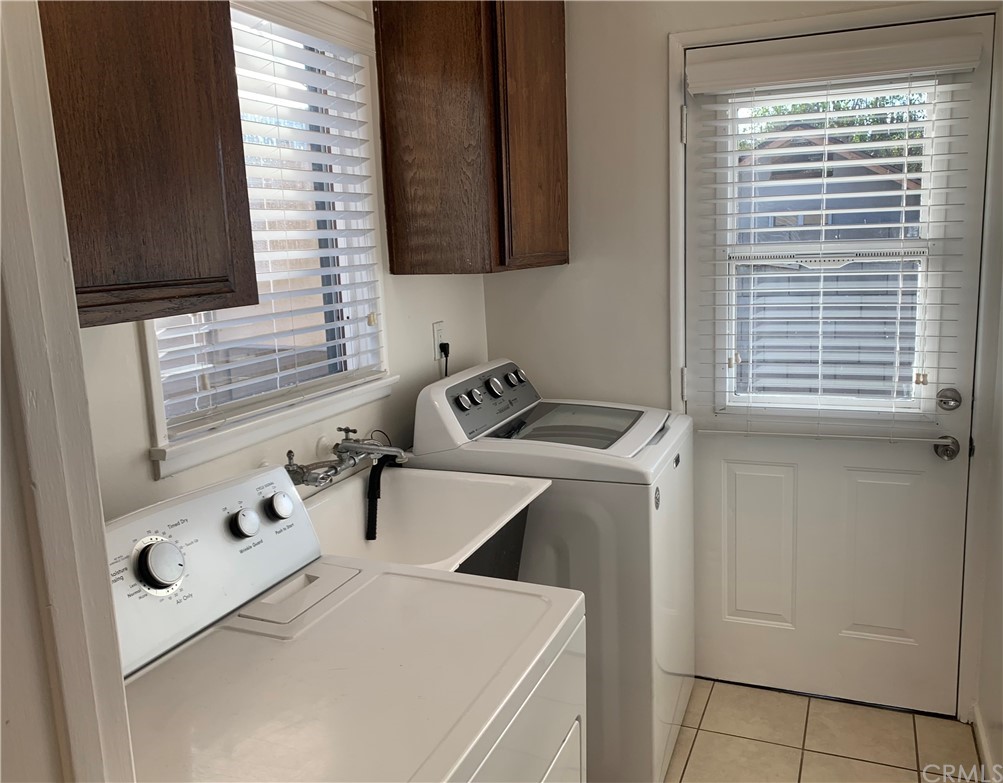 447 Martelo Avenue Pasadena, CA 91107 - Photo 14 of 24 a utility room with window dryer and washer