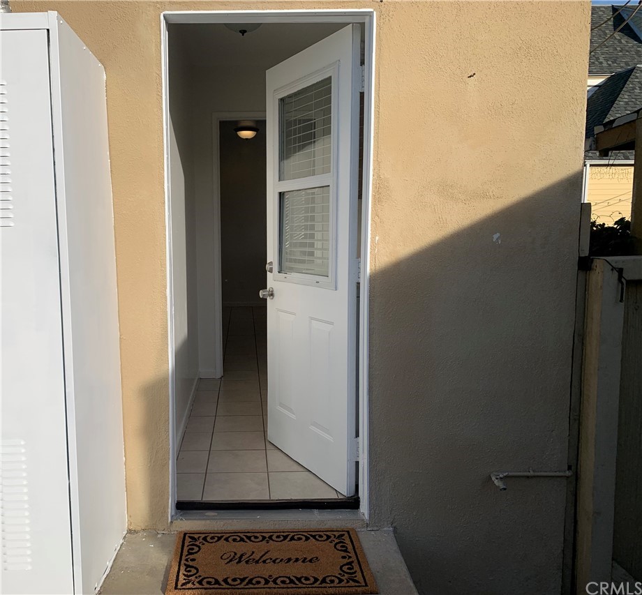 447 Martelo Avenue Pasadena, CA 91107 - Photo 15 of 24 a view of a door