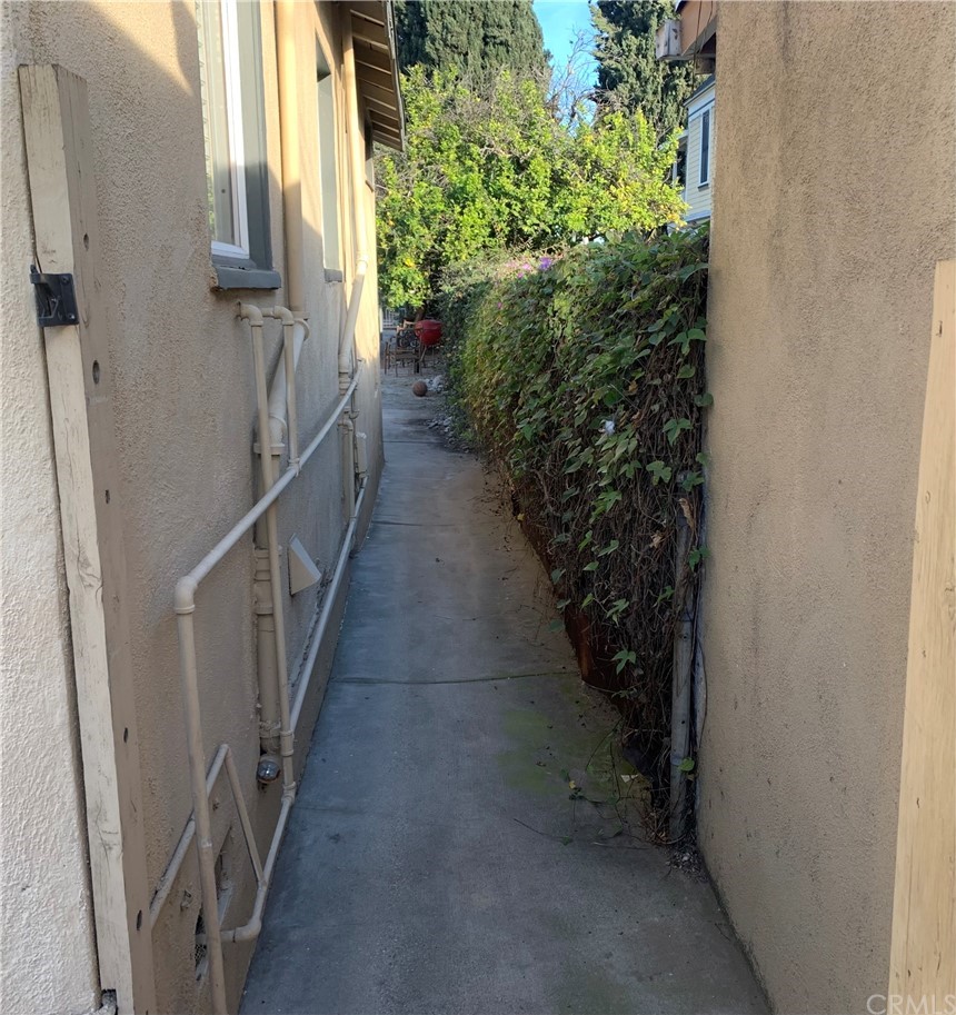 447 Martelo Avenue Pasadena, CA 91107 - Photo 18 of 24 a view of a pathway besides a house