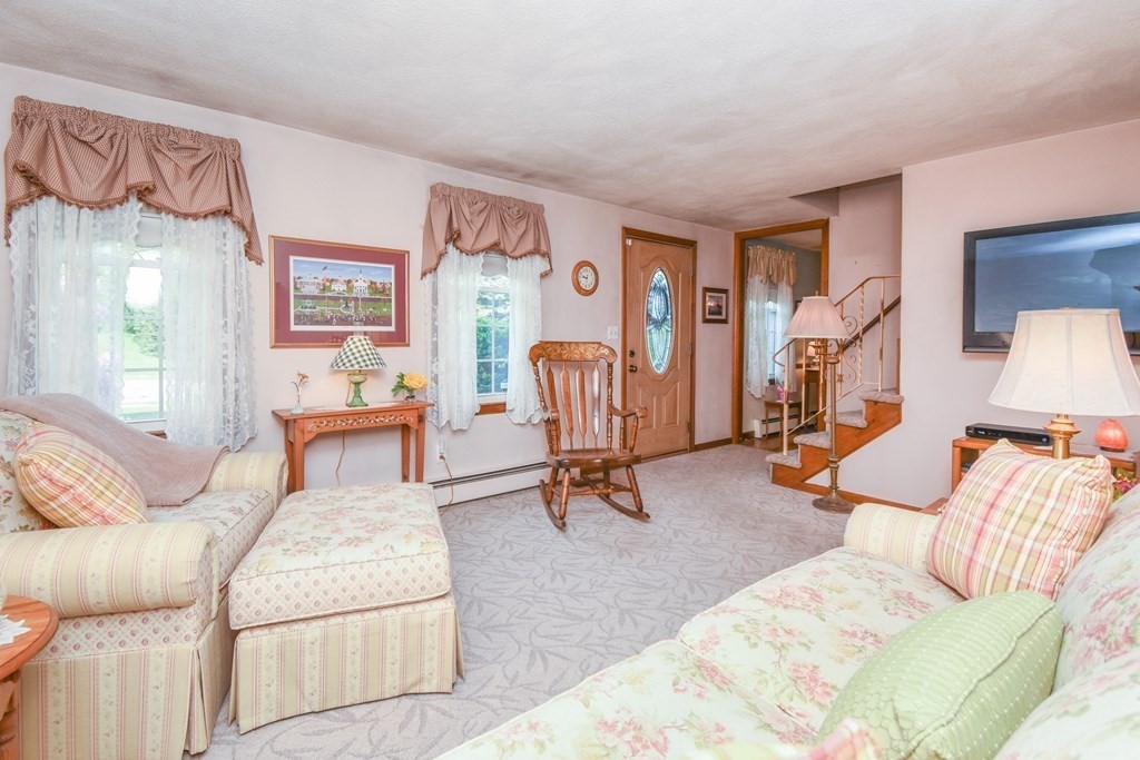 8 Whittier Road Billerica, MA 01821 - Photo 11 of 41