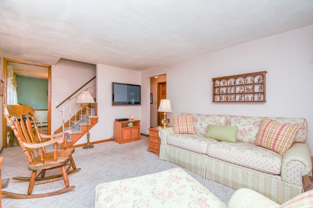 8 Whittier Road Billerica, MA 01821 - Photo 12 of 41