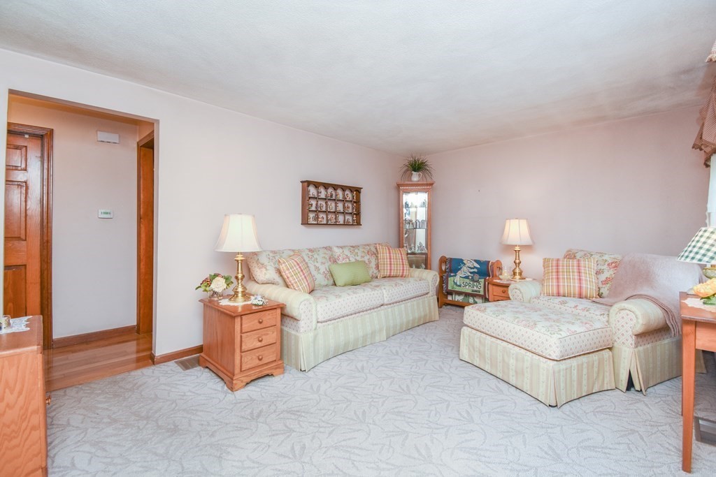 8 Whittier Road Billerica, MA 01821 - Photo 10 of 41