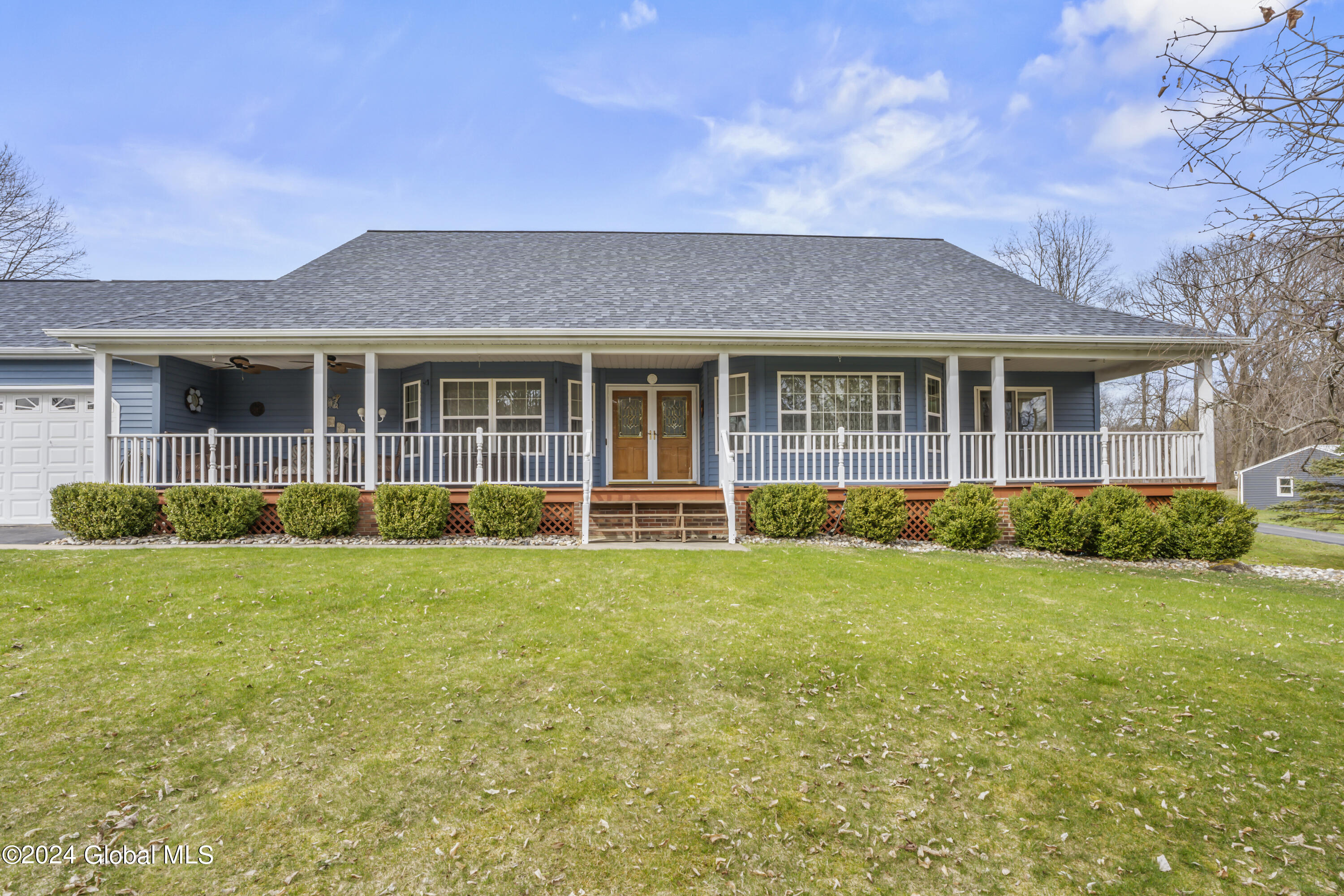 71 Raylinsky Road Malta, NY 12019 - Photo 2 of 49 DSC07469