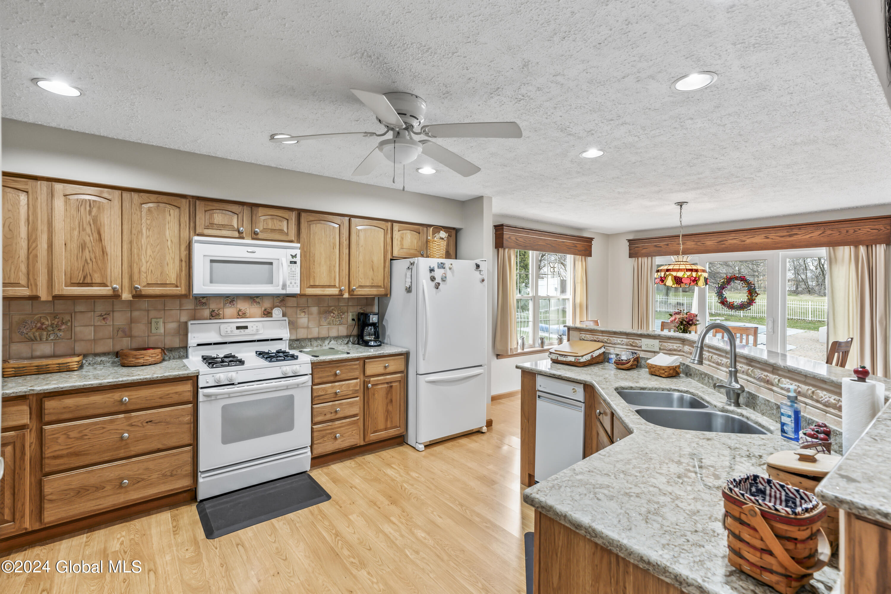 71 Raylinsky Road Malta, NY 12019 - Photo 8 of 49 DSC07523