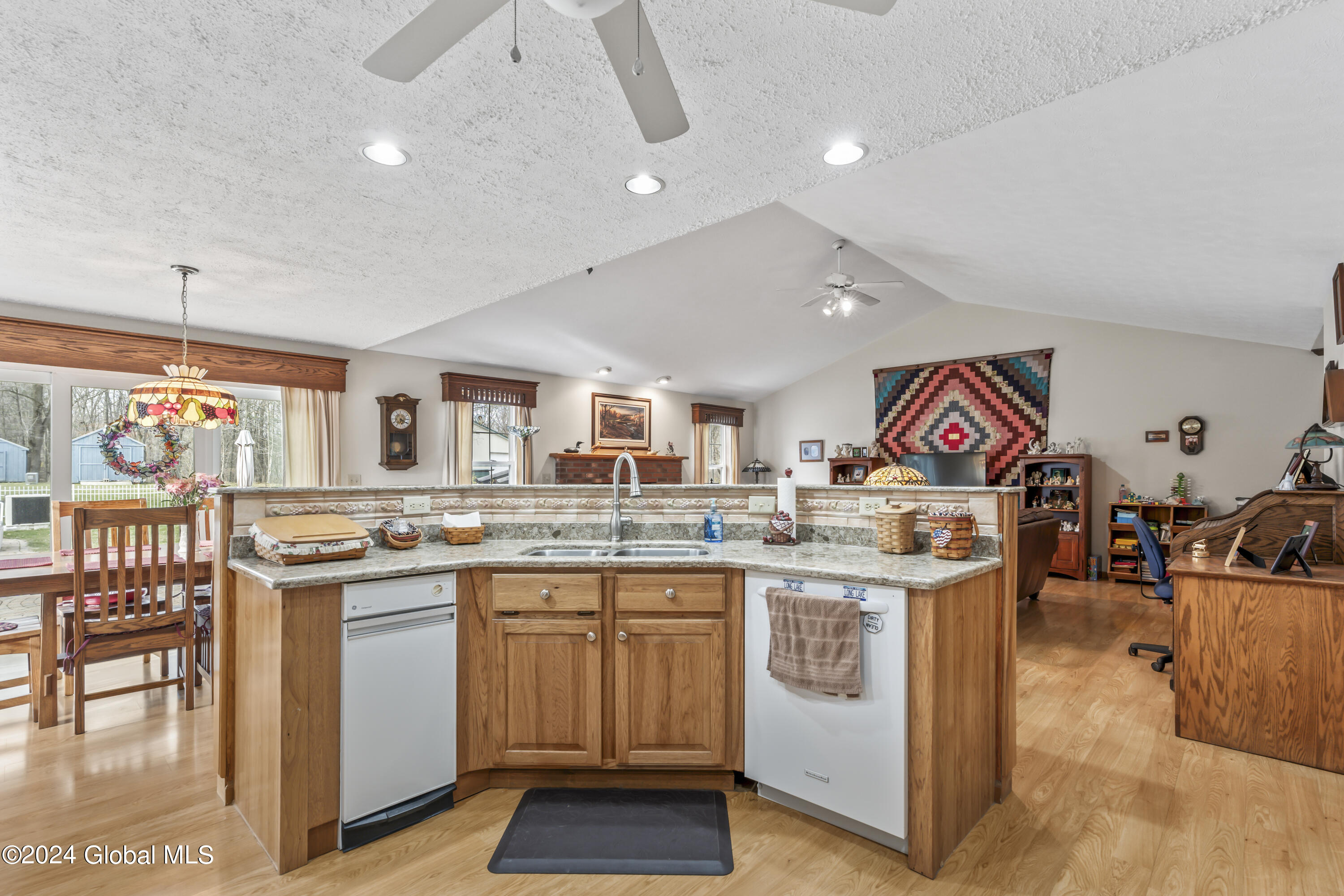 71 Raylinsky Road Malta, NY 12019 - Photo 9 of 49 DSC07529