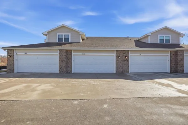 $319,900 | 445 A Hillary, Unit A, Johnson Creek, WI 53038