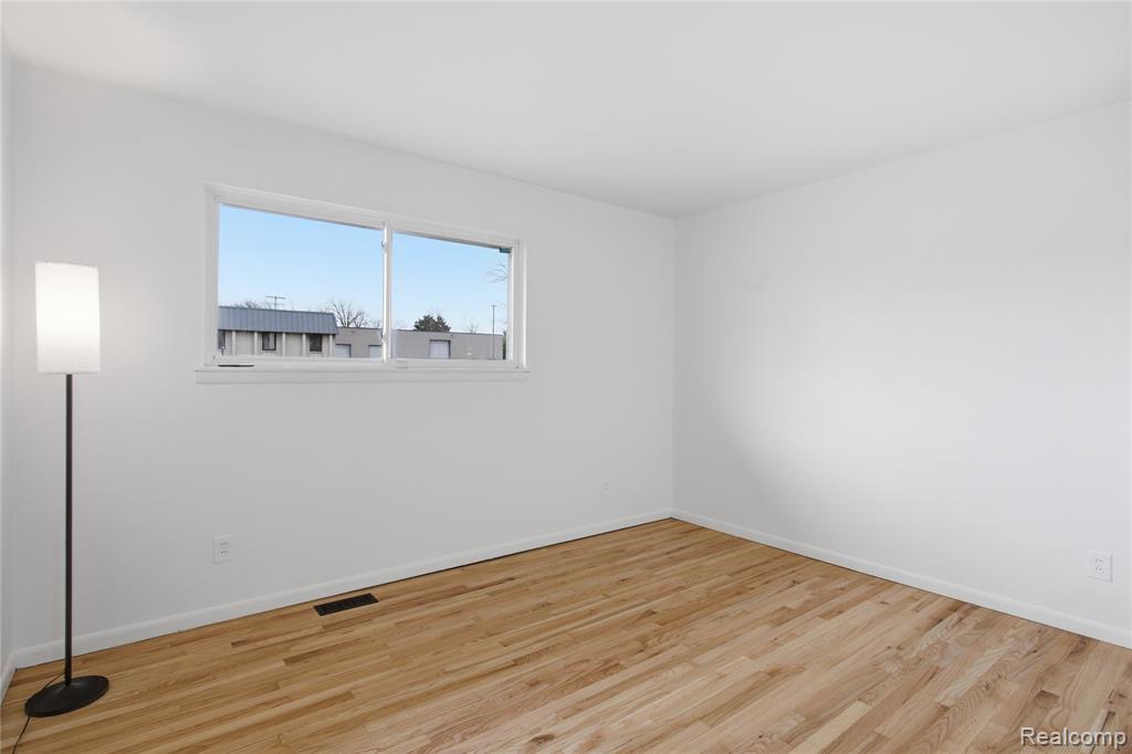 15225 Common Road Roseville, MI 48066 - Photo 6 of 18 Gallery Image 6