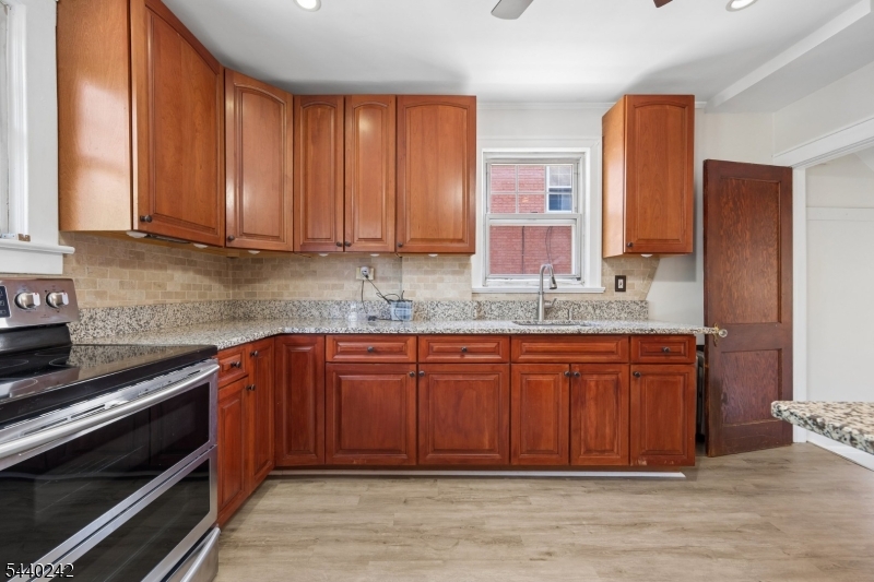 659 Raritan Road Cranford, NJ 07016 - Photo 12 of 36