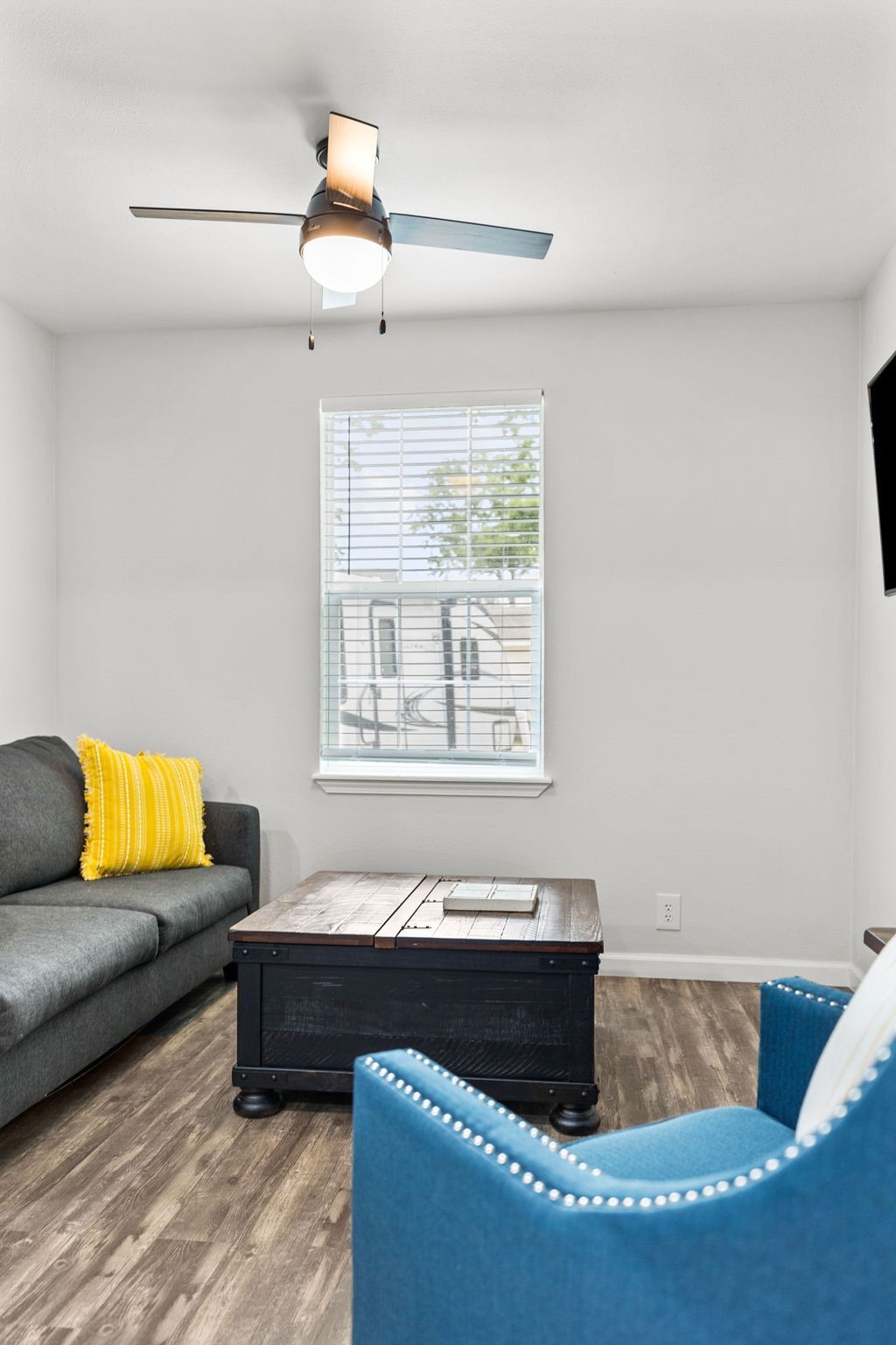 412 Waco Avenue League City, TX 77573 - Photo 23 of 28 a living room with furniture and a window