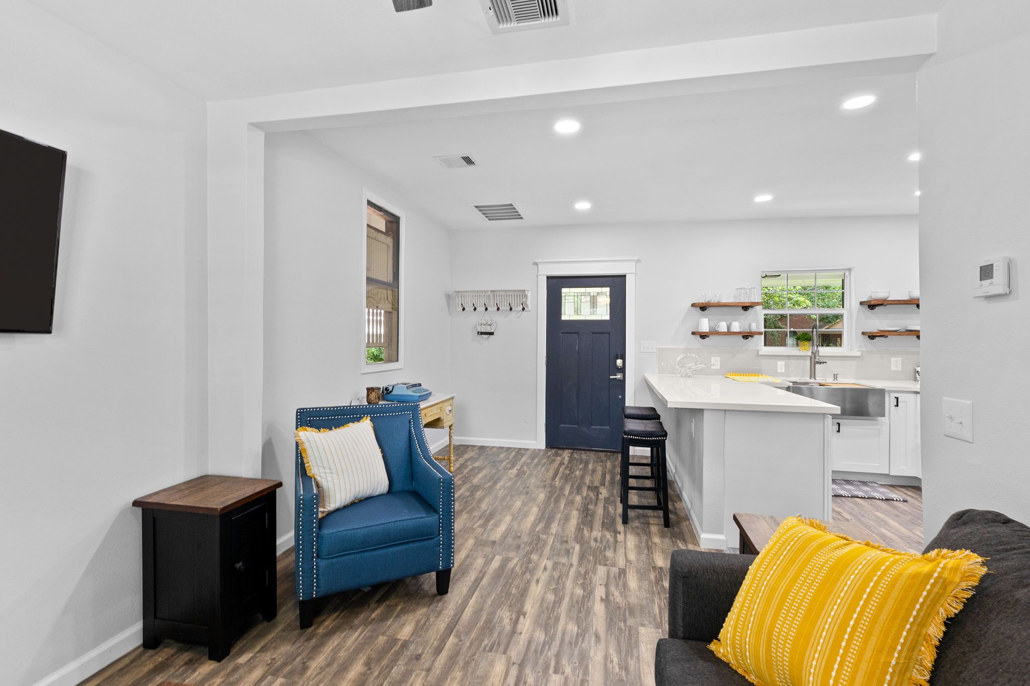 412 Waco Avenue League City, TX 77573 - Photo 6 of 28 a living room with furniture and a flat screen tv