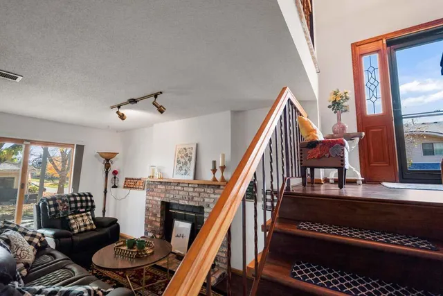 $289,000 | 6913 Sherwood Road, Woodbury, MN 55125