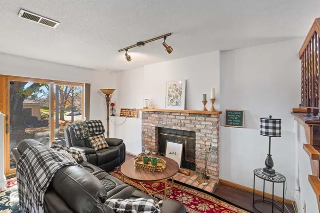 $289,000 | 6913 Sherwood Road, Woodbury, MN 55125