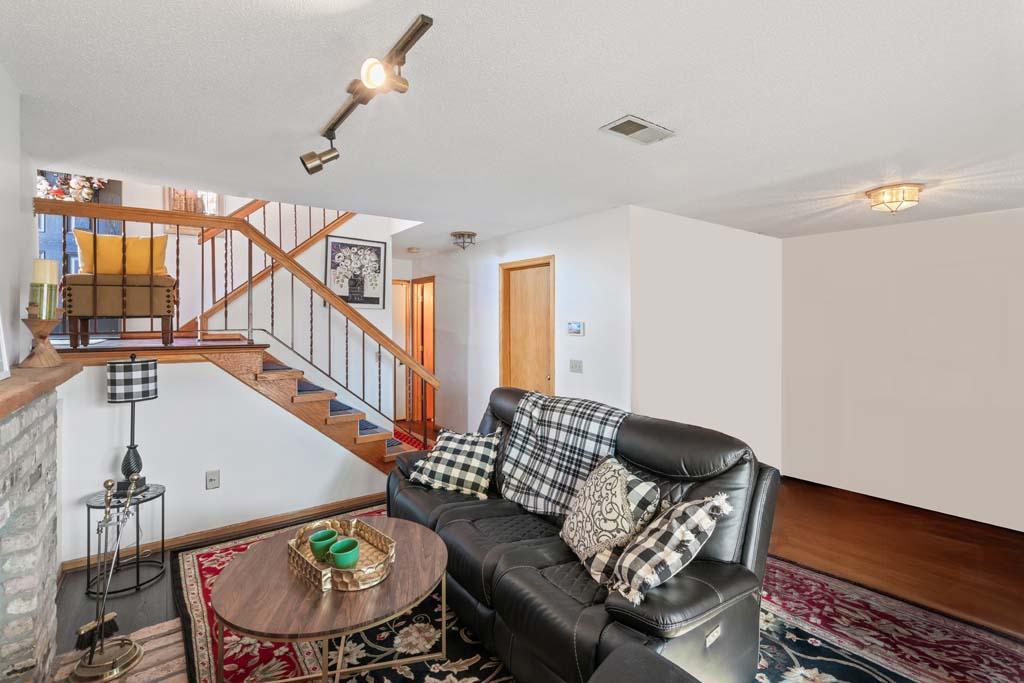 6913 Sherwood Road Woodbury, MN 55125 - Photo 23 of 27