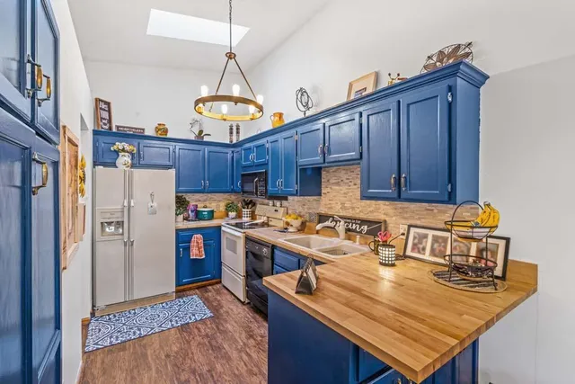 $289,000 | 6913 Sherwood Road, Woodbury, MN 55125