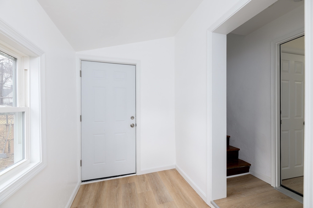 48 Esther Street Worcester, MA 01607 - Photo 15 of 29