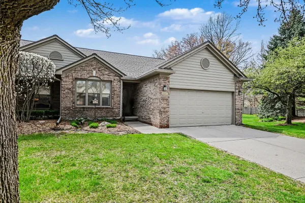 $300,000 | 4426 Glenoaks Court, Warren, MI 48092