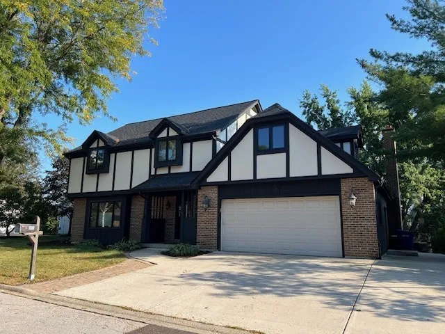 $589,000 | 2651 Yorkshire Drive, Lisle, IL 60532