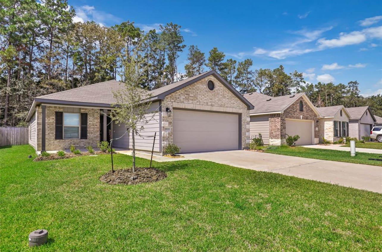 10031 Spring Creek Road Cleveland, TX 77327 - Photo 3 of 18 a house with green field in front of it