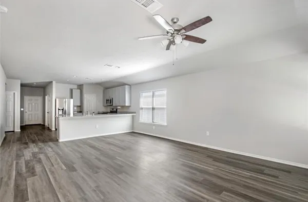 $2,399 | 10031 Spring Creek Road, Cleveland, TX 77327