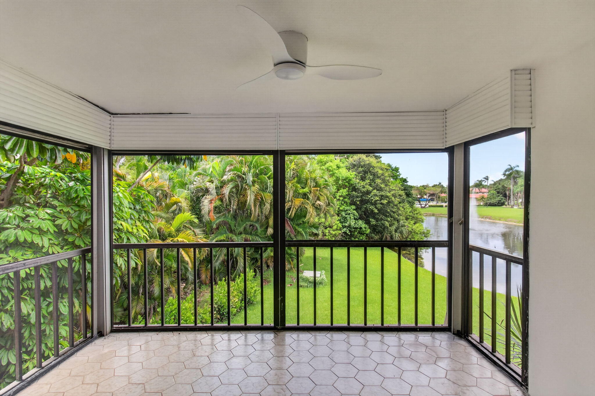 8460 Casa Del Lago, Unit 25B Boca Raton, FL 33433 - Photo 30 of 57 SCREENED IN PATIO