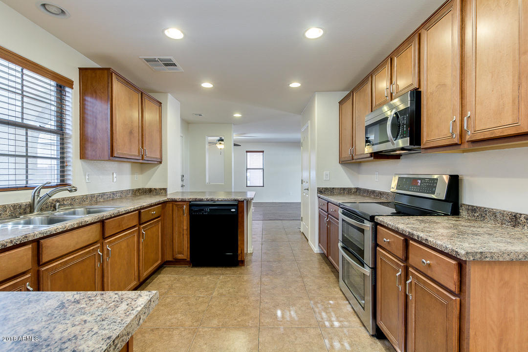 1714 South Martingale Road Gilbert, AZ 85295 - Photo 8 of 32 05-Martingale