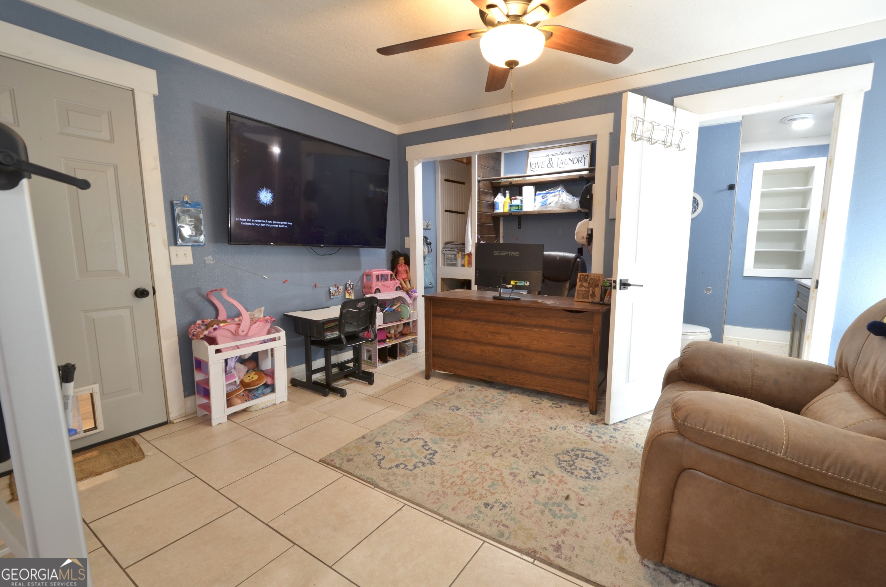 228 Legion Drive Eastman, GA 31023 - Photo 27 of 37 a living room with furniture and a window