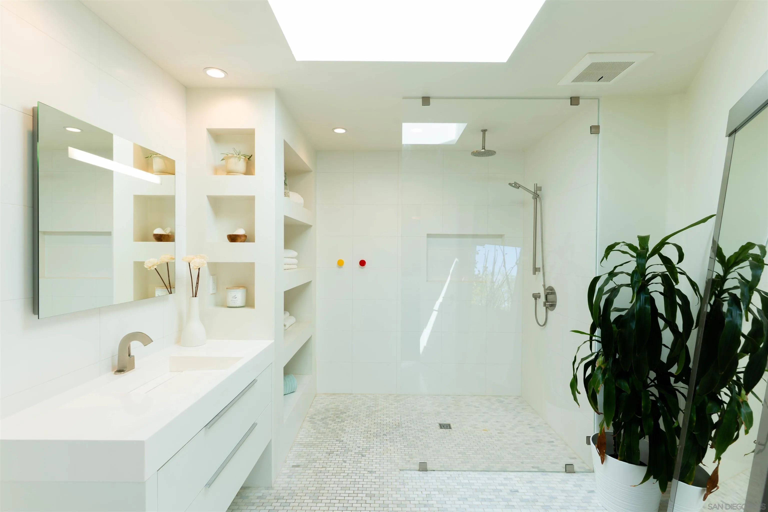 30410 Calle La Reina Bonsall, CA 92003 - Photo 22 of 54 a bathroom with a tub sink and mirror