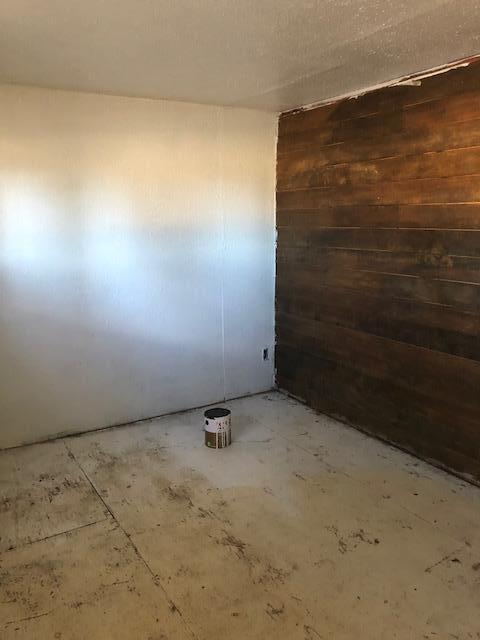 La Pine bedroom floor