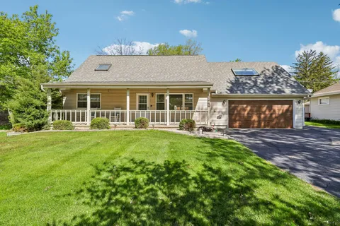 $525,000 | 1320 North Harrison Street, Algonquin, IL 60102
