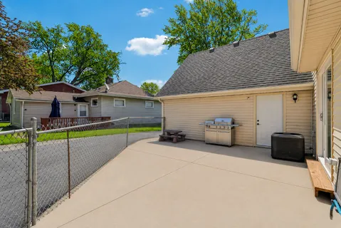 $525,000 | 1320 North Harrison Street, Algonquin, IL 60102