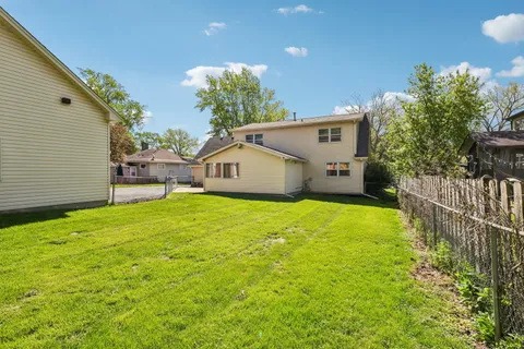 $525,000 | 1320 North Harrison Street, Algonquin, IL 60102