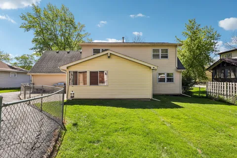 $525,000 | 1320 North Harrison Street, Algonquin, IL 60102