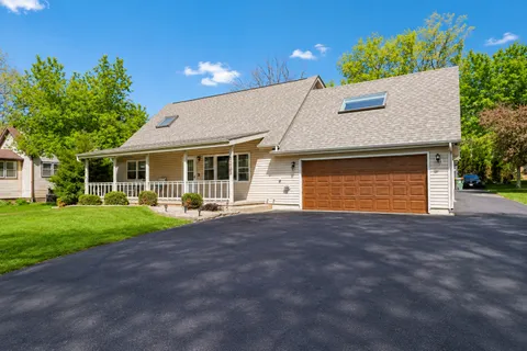 $525,000 | 1320 North Harrison Street, Algonquin, IL 60102
