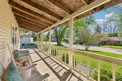 $525,000 | 1320 North Harrison Street, Algonquin, IL 60102